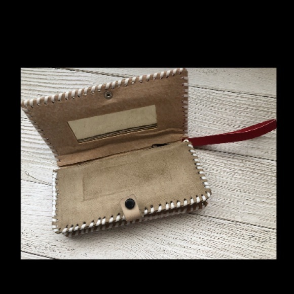 El Salvador Wallet (Red) - Picture 2 of 3